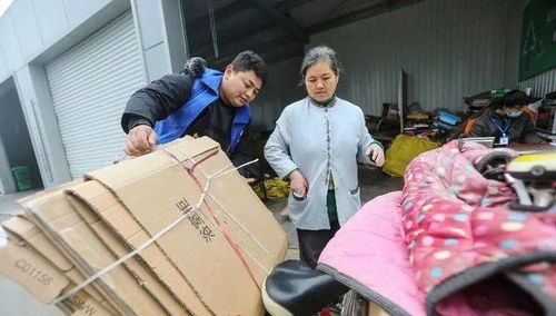 负债小哥收废品视频，收废品小伙