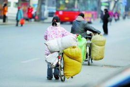 收废品的小女孩，收废品的女人阅读理解