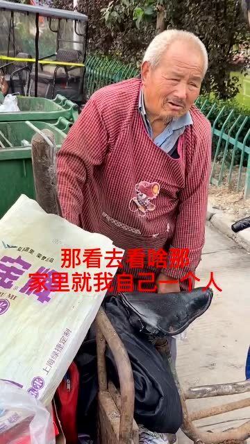 河北一男孩没人照料靠捡废品为生,这个孩子的生活有多艰苦?